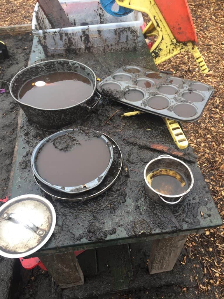 How to build a mud kitchen